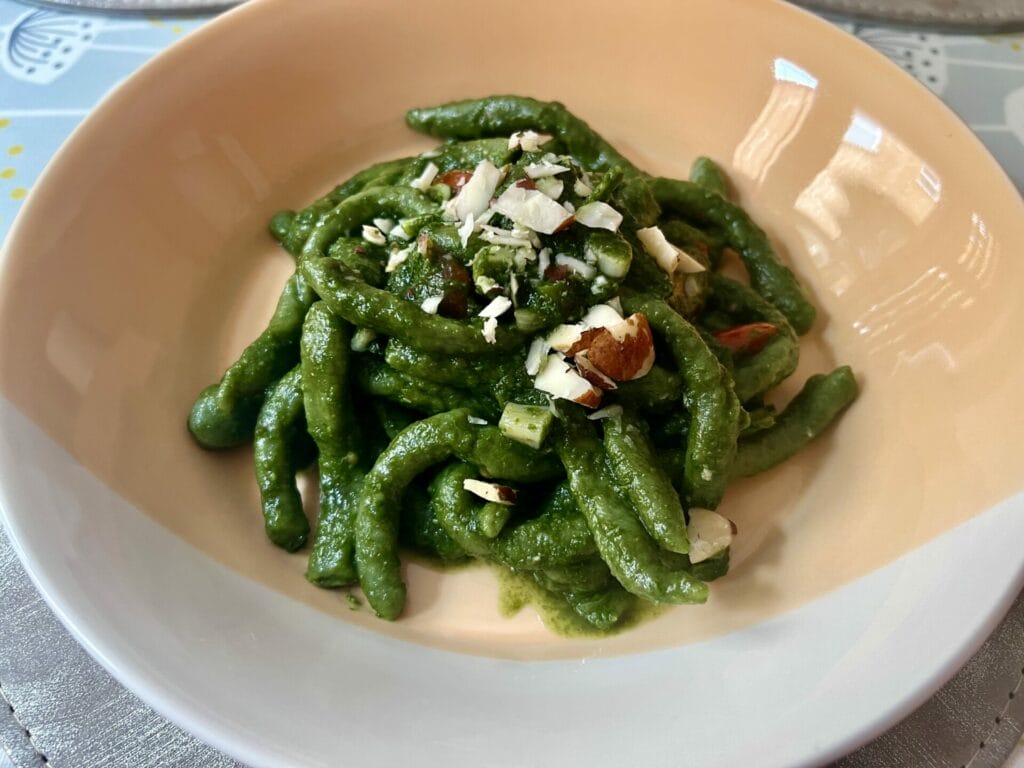 Green Detox Spinach Pasta with almonds and pine nuts.